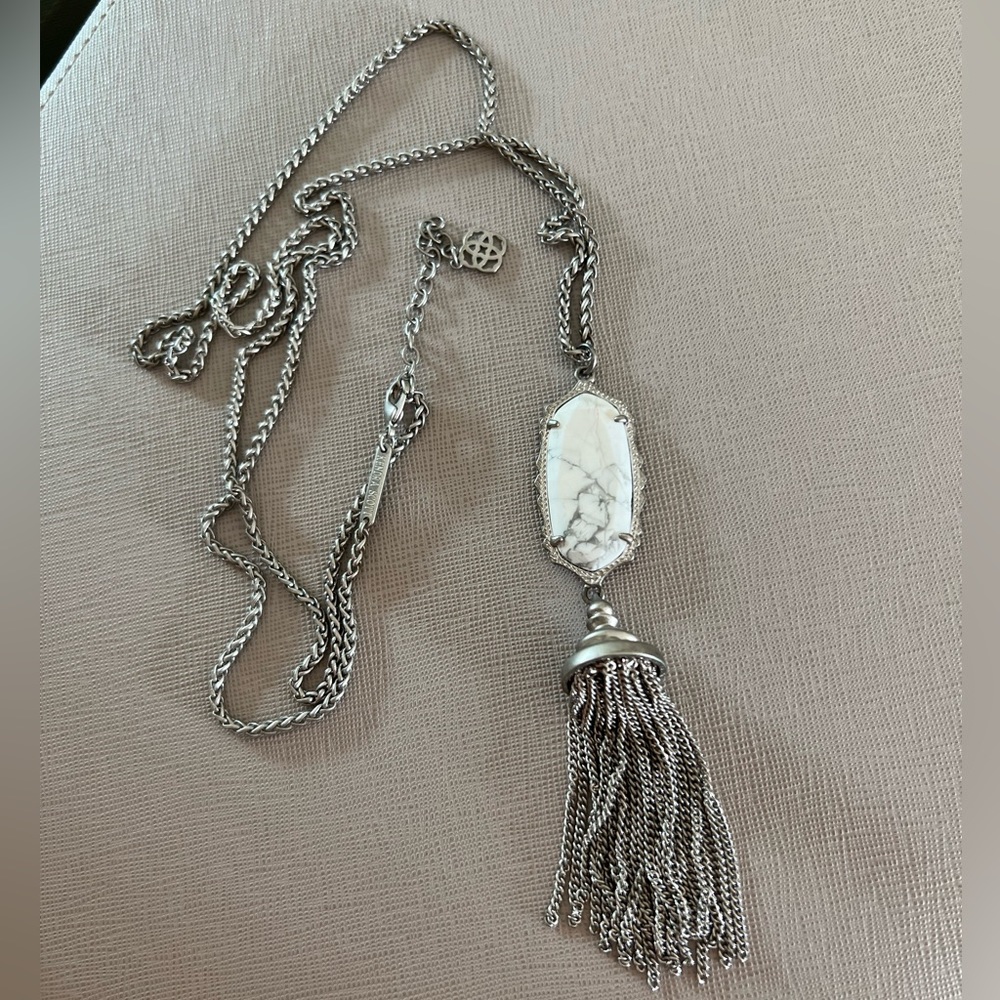 Kendra Scott
White Howlite Everly Pendant Tassel Necklace | RARE